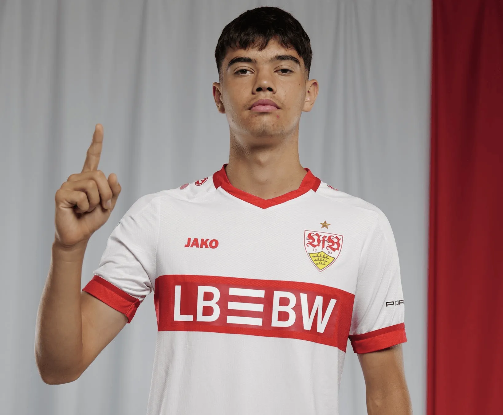 动作太慢，斯图加特中场恰托维奇转会萨尔茨堡交易压哨告吹